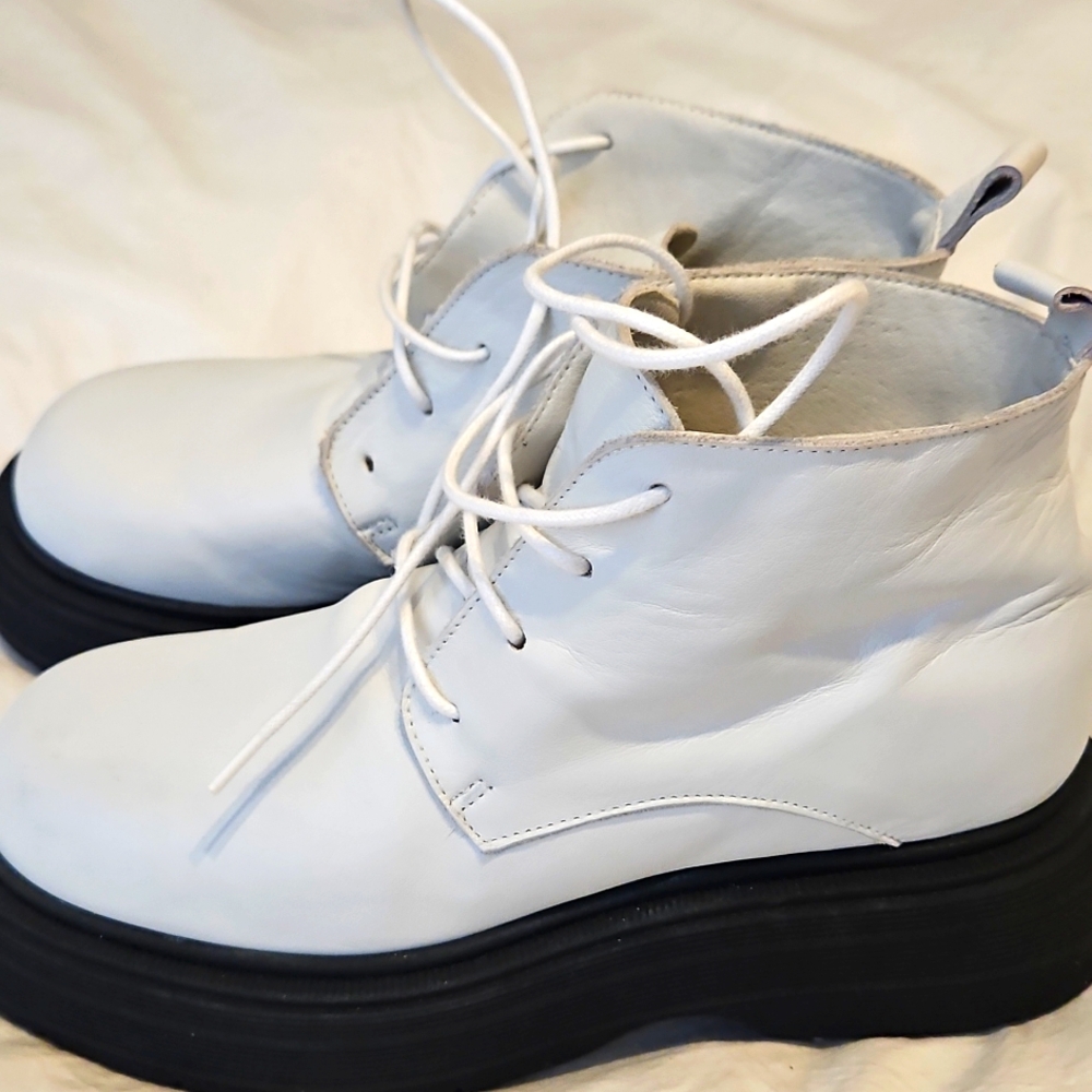 L'intrervalle combat boots.  New.  White, Soft leather.  Cool  Size 37 (7)